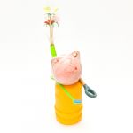 かいか君 いまいすずね<br>
<br>
オペラを歌っているカエル族。<br>
背中にある花は命のみなもと。<br>
花がかれてしまうと、鼻から牛乳が出てしまう。